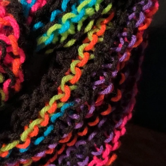 NWT! Handmade Acrylic Knit Triangle Scarf Black and Bright Multicolored OSFM - Picture 2 of 6